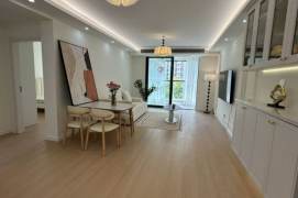 Fabulous two bedrooms elevator apt Near Suzhou River ,Zhenping Rd