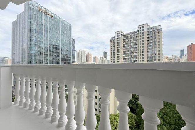 Modern decoration 2brs with balcony and floor heating  in Jing an temple area,