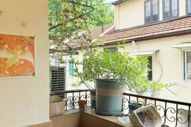 Jiaotong University 2BR 2BATH with balcony