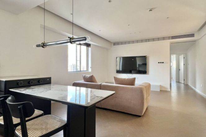 Spacious 2Brs/2Lrs/1Bt apt nr Jingan temple,M2/7/14
