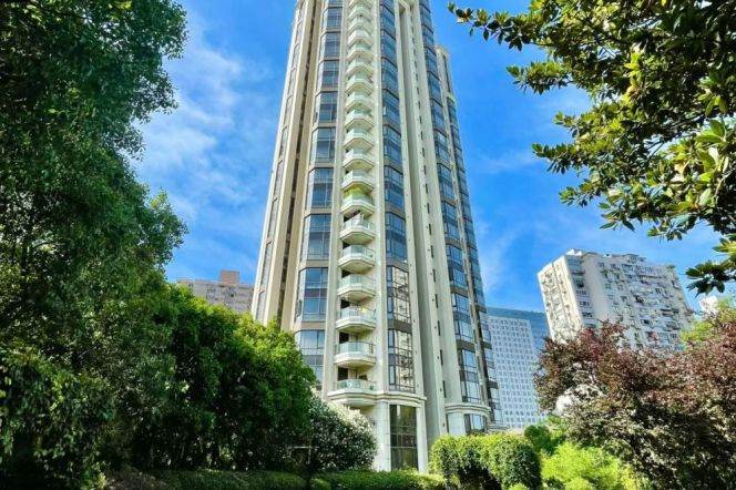 Modern 4brs with balcony and floor heating in downtown 