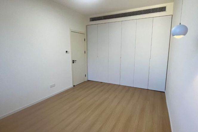 Fresh bright 1br Nr jingan temple M2/7