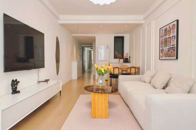 Spacious one bedroom Apt with central AC+oven @L11/13 Longde Rd