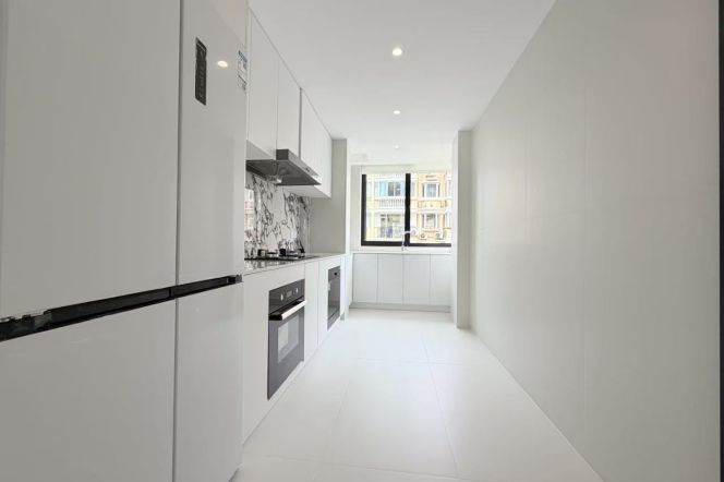Modern decoration 2brs with balcony and floor heating  in Jing an temple area,