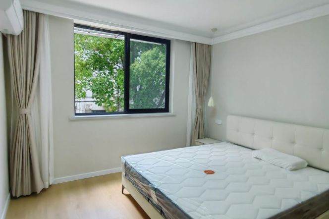 Modern 1 br with Nice Open kithchen 3 mins walking to L 10 ShuiCheng Rd St.near GuBei Area