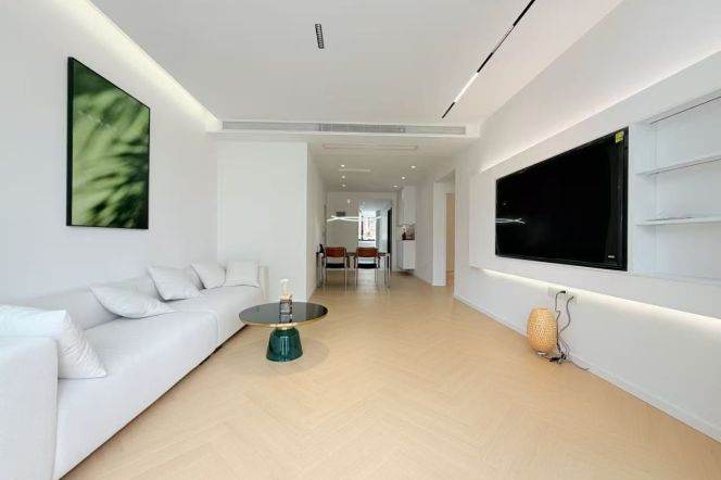 Modern decoration 2brs with balcony and floor heating  in Jing an temple area,