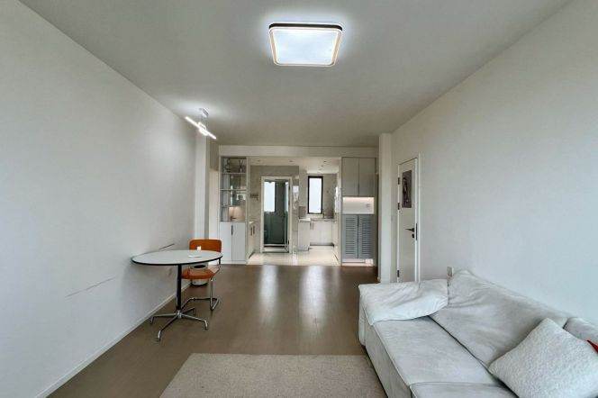 Nice south/north layout 2br Apt in Wuyuan Road