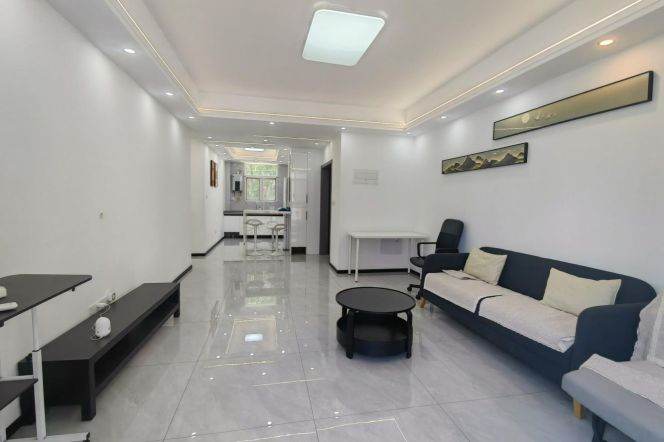 Good layout 3 br with 4 balcony in XuJiaHui center .easy to L 1/9/11