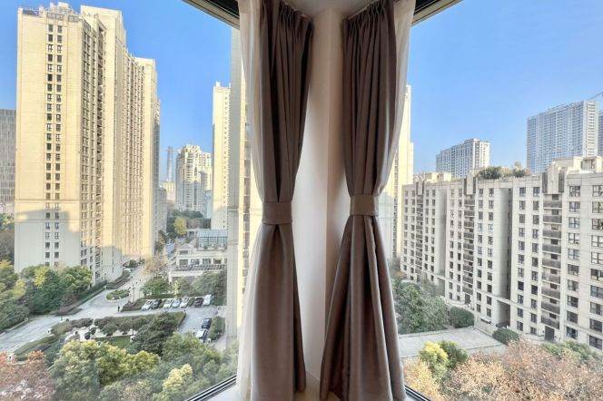 Modern 2brs with balcony in Xintiandi area