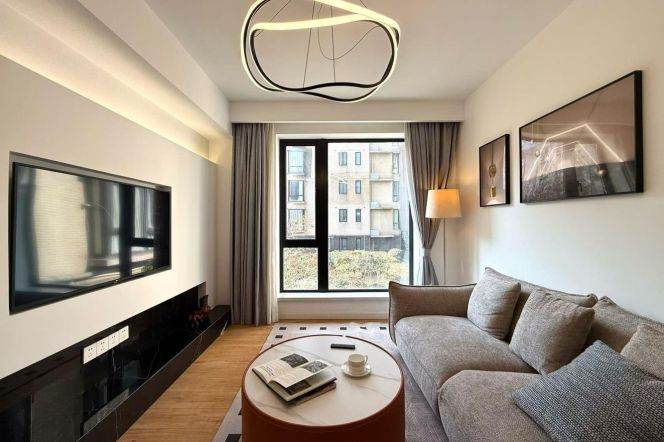 Changshou rd/Modern 2br 2lr/elevator/Nice compound/nice location,@L13/7