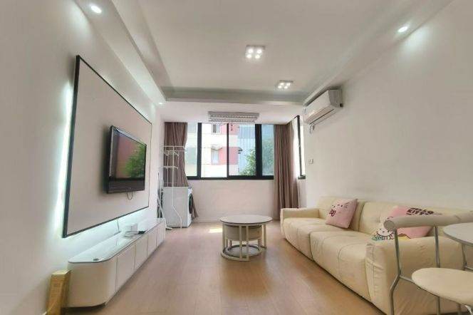 Spacious 1br 2lr/big living room/all bright room/60 sqm,Loushanguan rd@L15/2