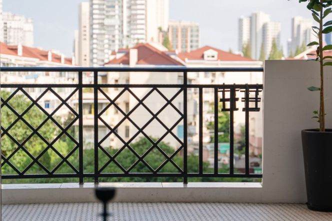 Modern 5brs with floor heating and balcony in xujiahui area