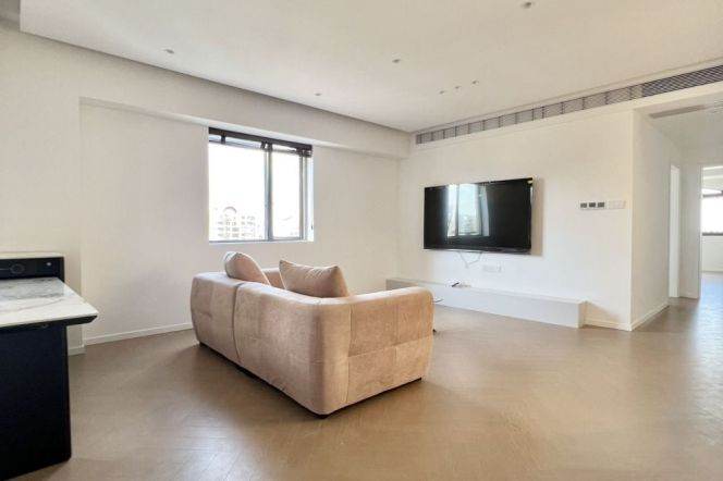 Spacious 2Brs/2Lrs/1Bt apt nr Jingan temple,M2/7/14