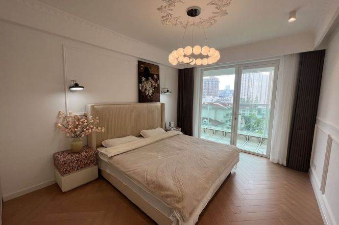 Xujiahui Garden spacious 3brs/2lr/2ba apt wt balcony; L1/9/11