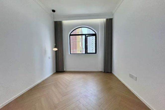 Yanping Road- Jing'An 2BR/ Elevator 7F