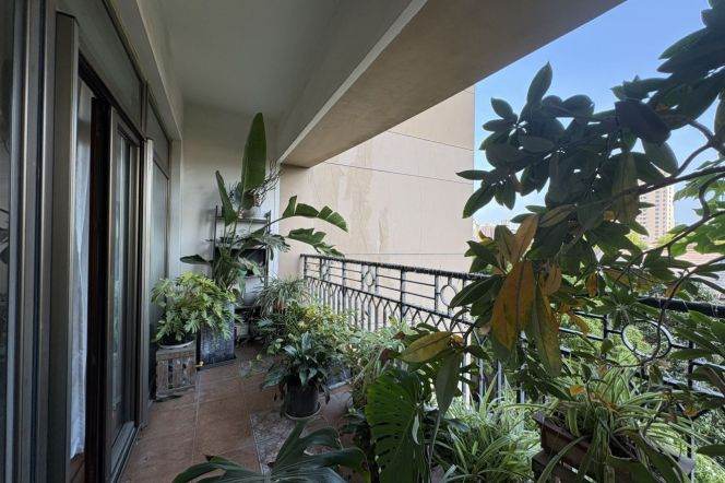 Modern 3plus 1 with floor heating and balcony in  central downtown 