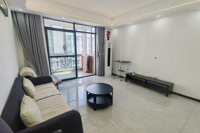 Good layout 3 br with 4 balcony in XuJiaHui center .easy to L 1/9/11
