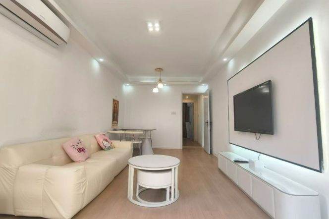 Spacious 1br 2lr/big living room/all bright room/60 sqm,Loushanguan rd@L15/2
