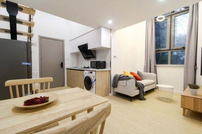 1BR 1LR /  Quality decor / High ceiling  @Xujiahui