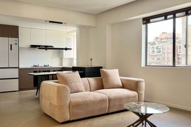 Spacious 2Brs/2Lrs/1Bt apt nr Jingan temple,M2/7/14