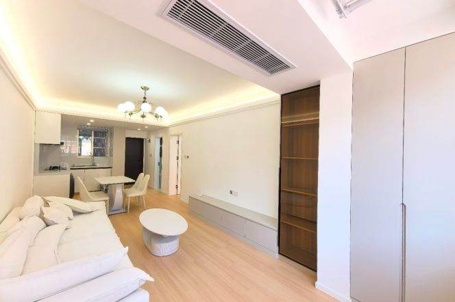 Caoyang rd station one bedroom