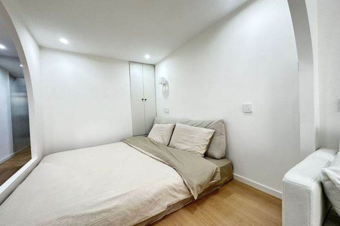 1BR, Loft, Near subwy , mall & Park, First time rent, Key, 6.7k