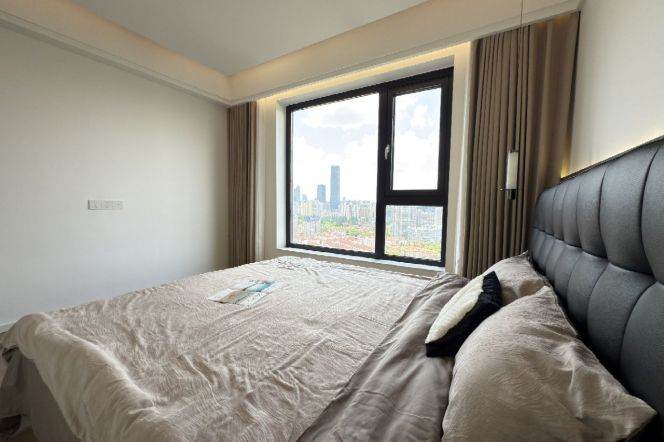 High floor/Good view/spacious 1BR 2LR/brand furniture,West Yan'an rd@L3/4