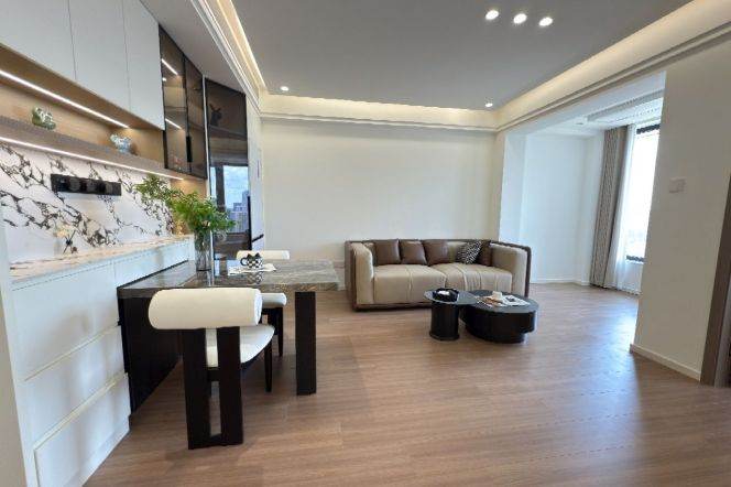 High floor/Good view/spacious 1BR 2LR/brand furniture,West Yan'an rd@L3/4
