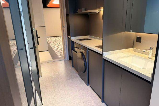 1Loft near line 8 and convenient to SISU(ESSCA) can long and short term lease