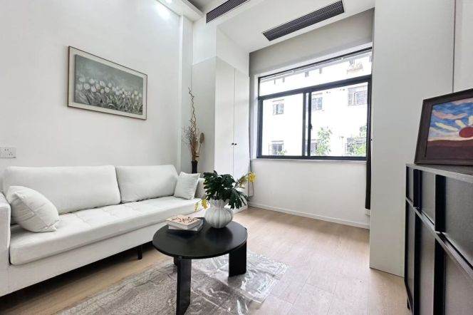 1BR, Loft, Near subwy , mall & Park, First time rent, Key, 6.7k