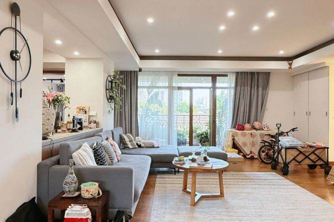 Modern 3plus 1 with floor heating and balcony in  central downtown 
