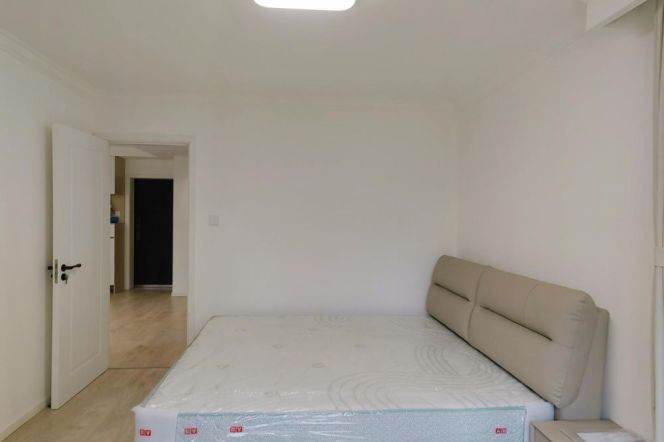 Spacious 1 br in XuJiaHui center with Green View. easy to L 1/9/11