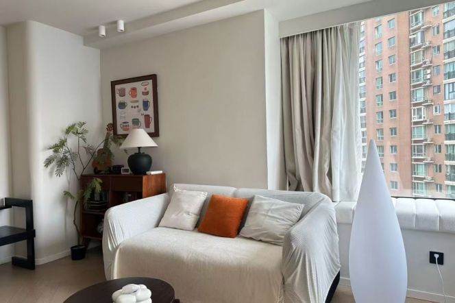 Super nice modern bright cozy 1 br big French Window 9.2K M2/7/14 Jing'an Temple 