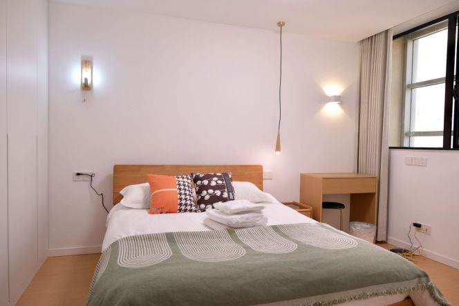 Super nice modern 1 room 4K in shared apt. golden location M2/12/13 Nanjing (W) Rd.