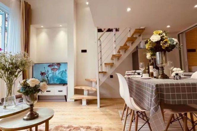 High ceiling 1Br/1Lr/1Bt apt nr South shanxi rd,M1/10/12/13