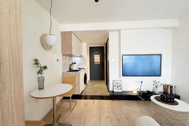 Short Term 1 br super nice modern decoration golden location M2/7/14 Jing'an 