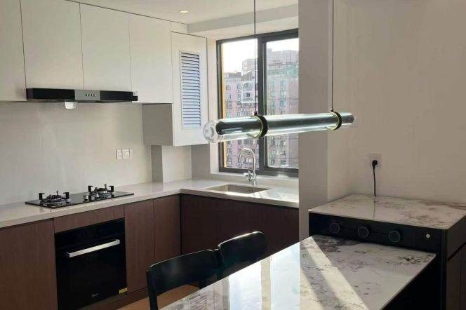 17.5 Brand new 2Br with floor heating and open balcony Nr Jing'an Temple line2/7/14