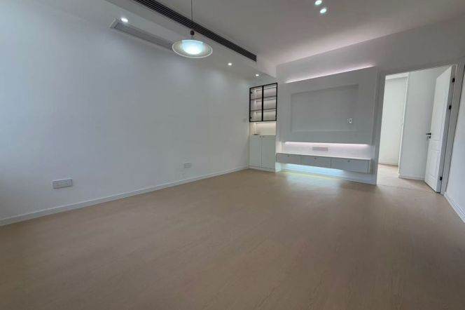 Brand new 1br/55sqm & balcony/oven@Jiangsu Rd & Line 2/11