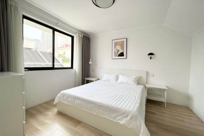 Super nice modern 2 br with 2 baths 10K golden location M7 Jing'an 