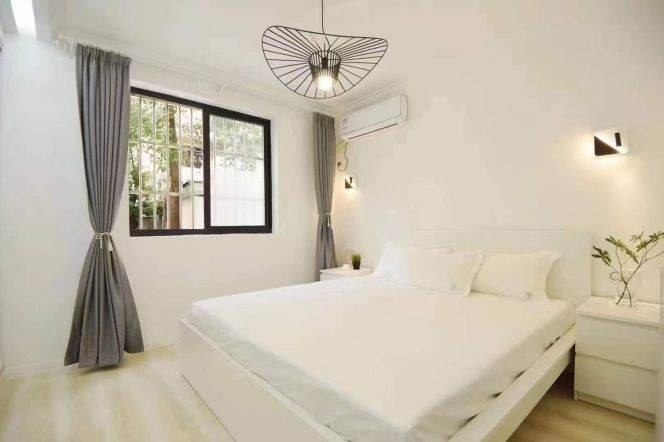 Fully furnished 1Br w. Patio Jiangsu Rd Station