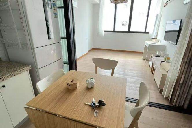 Modern 1br/2living & facing south @Jiaotong Univer & Line 10/11