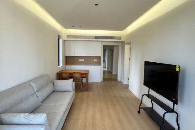 Cozy modern 2brs Nr jingan temple M2/7