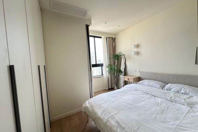 Short term cozy bright nice modern decoration 1 br 8.5K M2/7/14 Jing'an Temple 