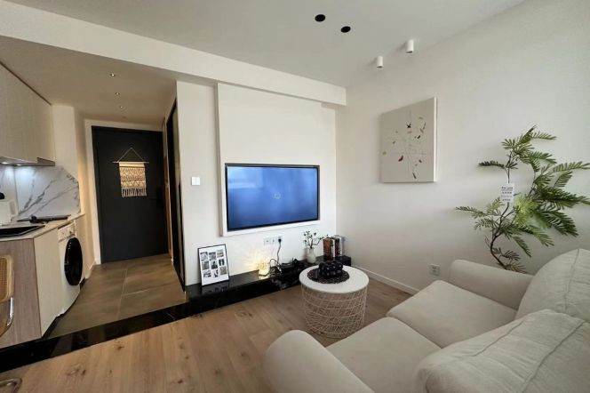 Short Term 1 br super nice modern decoration golden location M2/7/14 Jing'an 