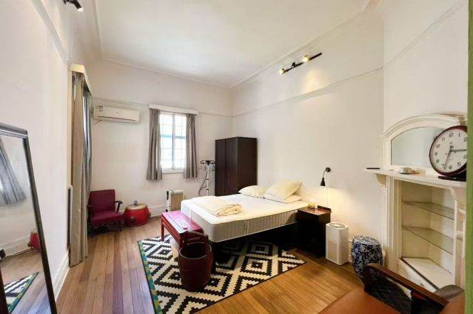 High ceiling 1br/2living & bathtub @W Nj Rd & Line 2/12/13
