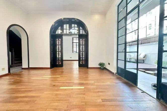 modern 6 brs lane house  nice yard and terrace near people square line 1,2,8 People's park