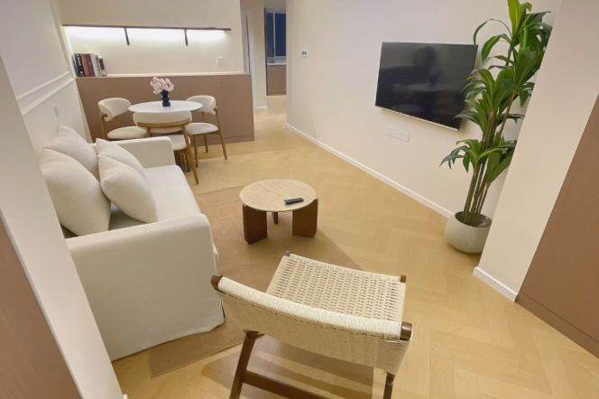 Newly Renovated 1Br/2Lr/1Bt Close to L2/11 Jiangsu Rd Station 