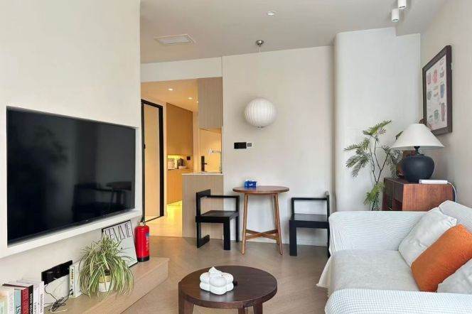 Super nice modern bright cozy 1 br big French Window 9.2K M2/7/14 Jing'an Temple 
