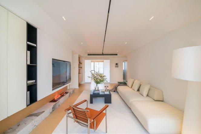 Just revovated brand new 3 br central AC floor heating M7/13/14 