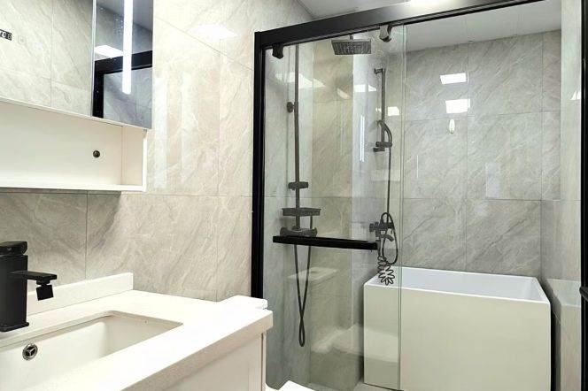 modern 2brs floor heating balcony in Gubei beside big park line 10 only 18.3K